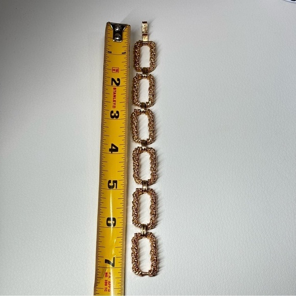 Crown Trifari vintage gold tone bracelet - Picture 2 of 6